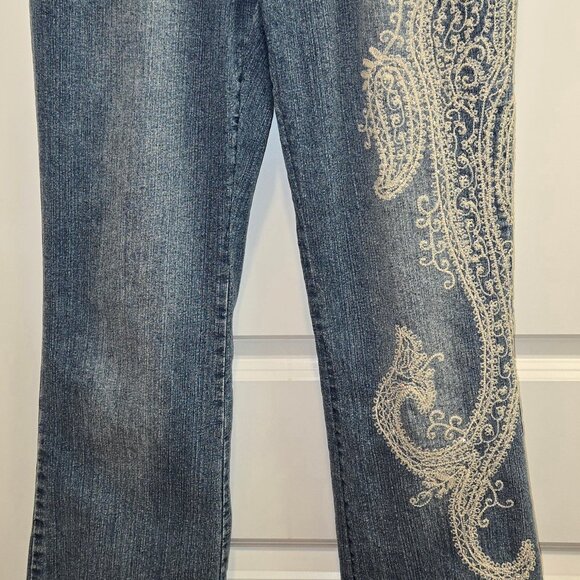 Paisley Embroidered Jeans - Picture 4 of 13